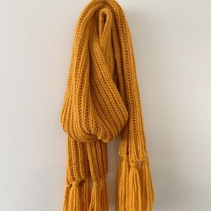Yellow Chunky Knit Scarf (NWOT)